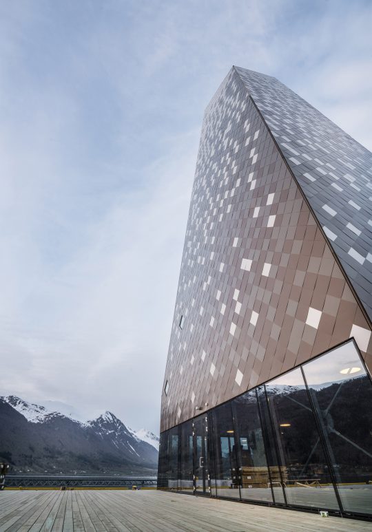 norwegian-mountaineering-center-reiulf-ramstad-arkitekter_dezeen_2364_col_0